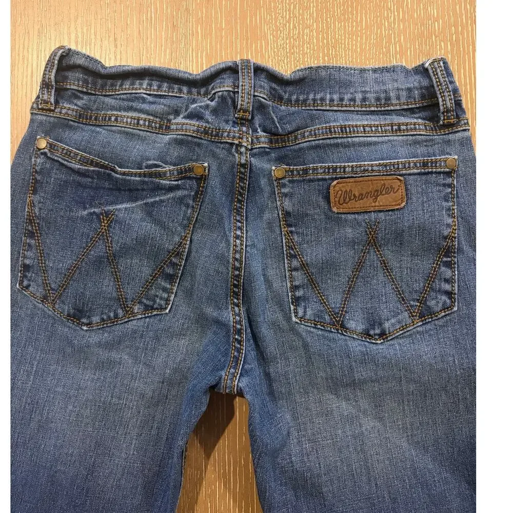 Wrangler Retro Slim Straight Jeans Women’s 30x32 Medium Wash Denim‎ Low Rise